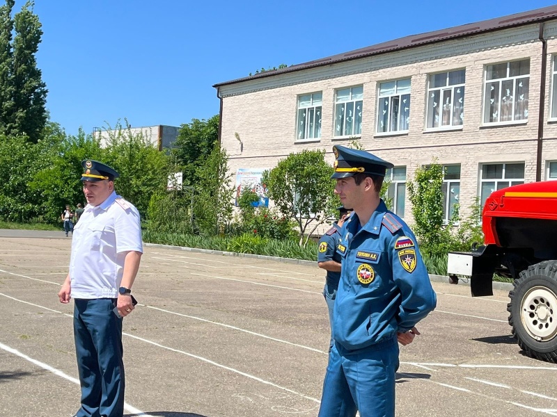 Сотрудники МЧС Адыгеи продолжают профилактические мероприятия в детских лагерях